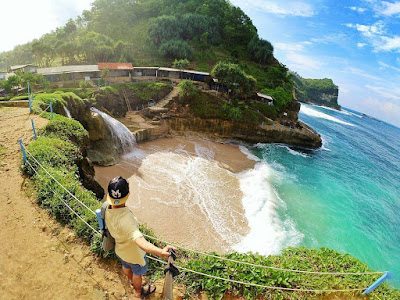 Foto Sekitar Pantai Banyu Tibo