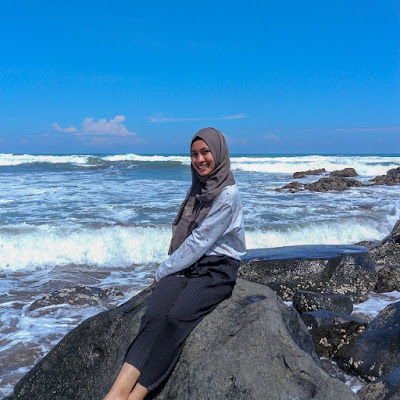 Foto Pantai Jayanti : Foto Batuan Pantai Jayanti