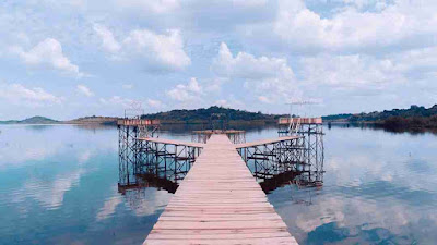 Lokasi Danau Laet Sanggau + Tiket Masuk, Peta, dan Penginapan Jembatan Foto Selfie Danau Laet