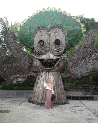 Taman Pule XT Square : Patung Foto