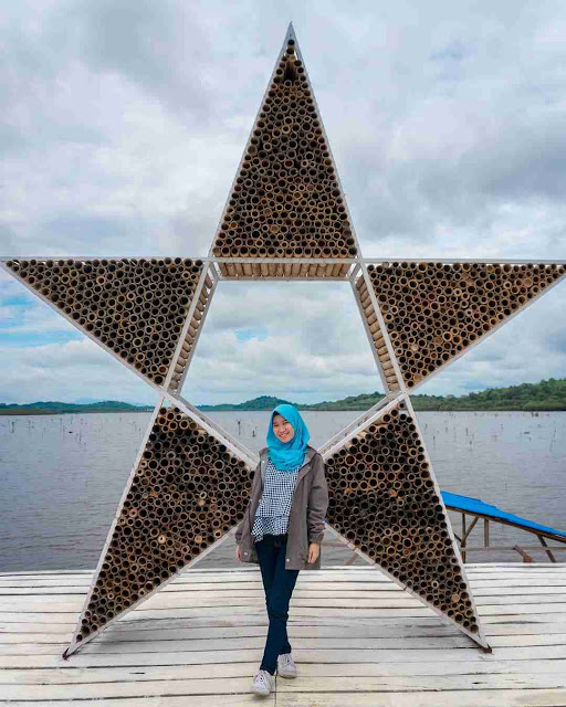 Lokasi Danau Laet Sanggau + Tiket Masuk, Peta, dan Penginapan Danau Laet : Hiasan Bambu