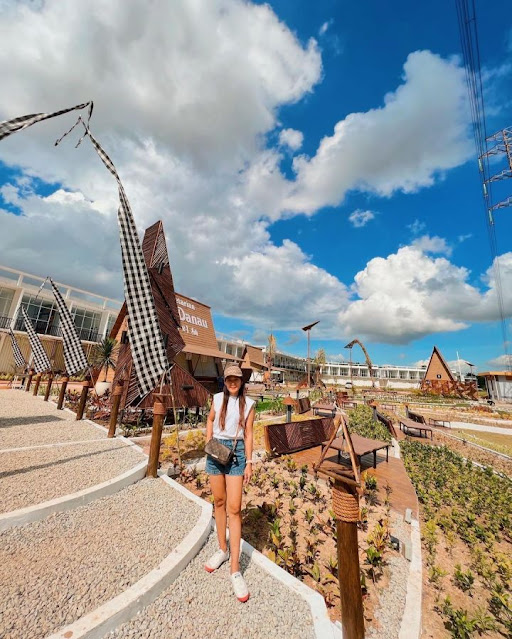 angkringan tepi danau cafe batam