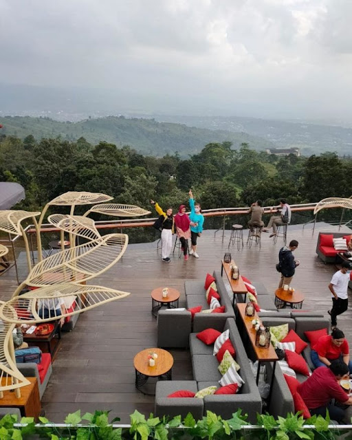 de boekit cafe bogor