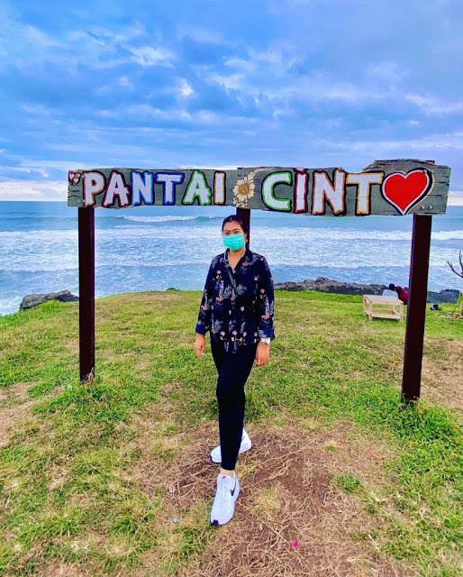 pantai cinta the beach love cafe
