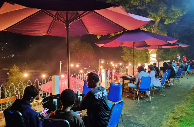 suasana wilis view cafe