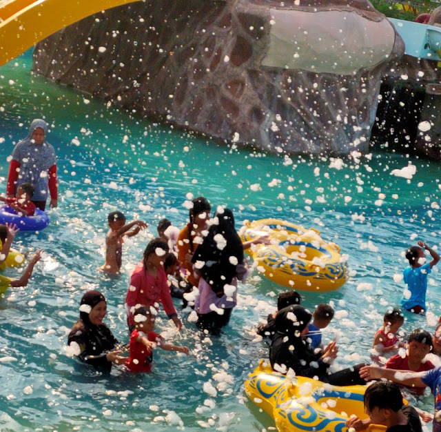 harga tiket taman ombak karawang