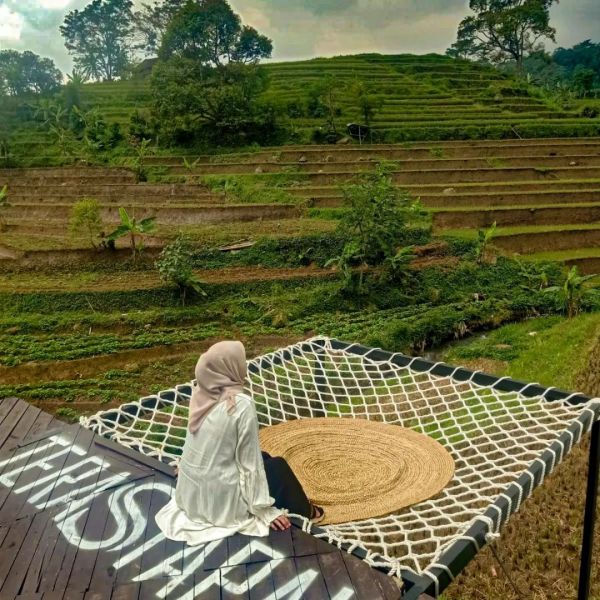 teras tapak cafe trawas foto