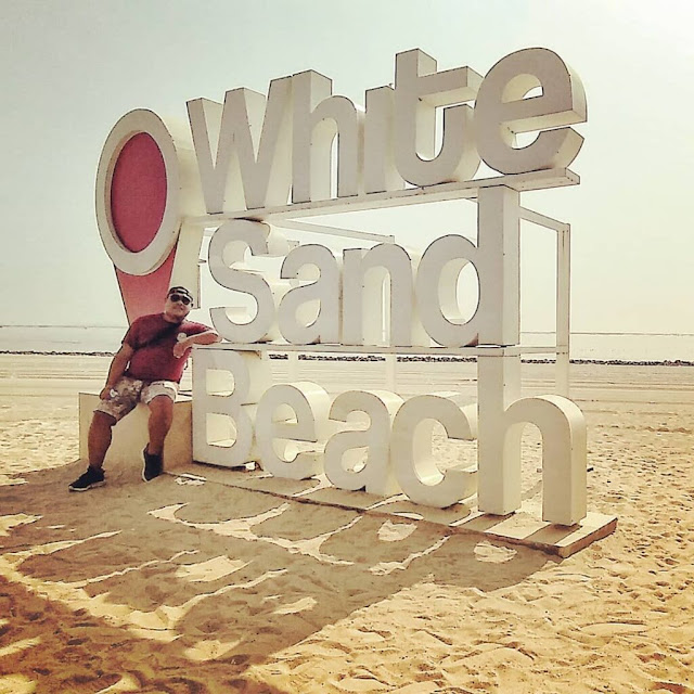 white sand beach pik 2