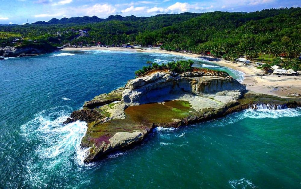 Karang Bolong Pantai Klayar