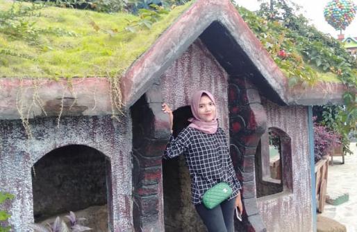 Rumah Hobbit Pondok Pinus Kuningan