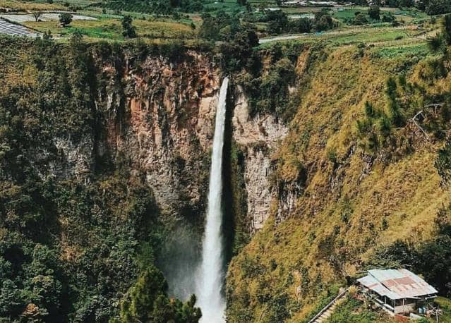 Air Terjun Sipiso Piso