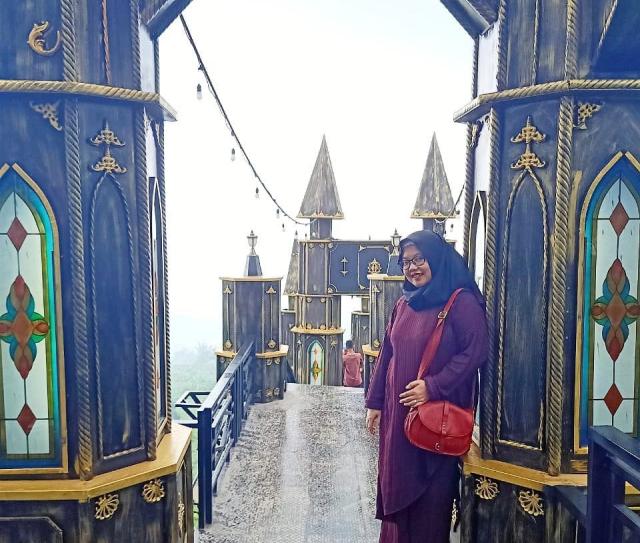 Kastil Disney Pondok Pinus Kuningan