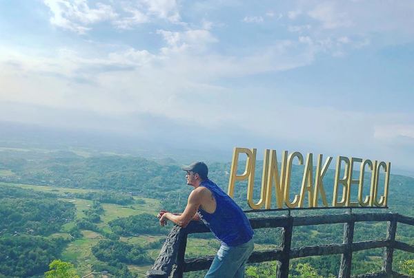 Wisata Hutan Pinus Jogja