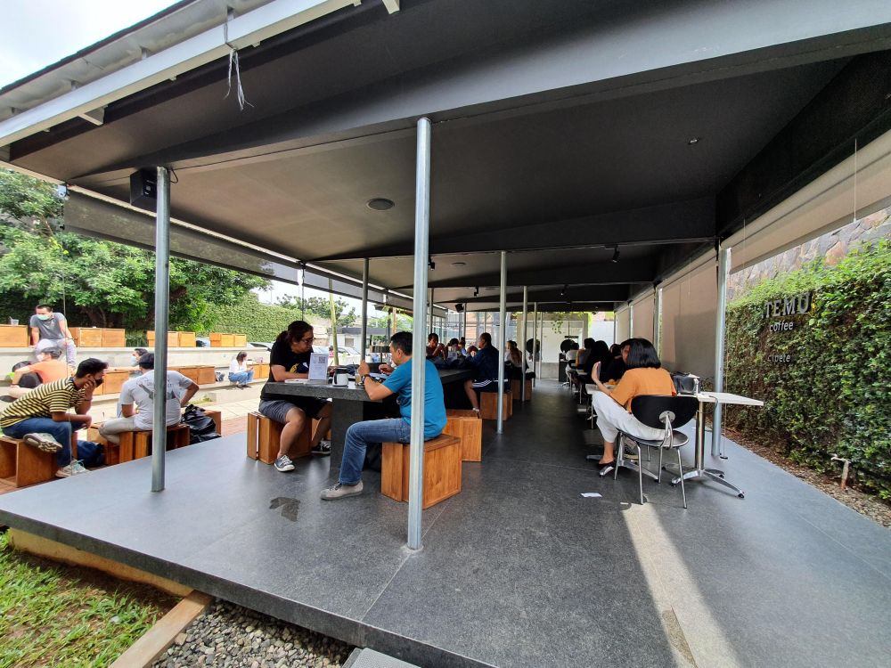 cafe titik temu cipete