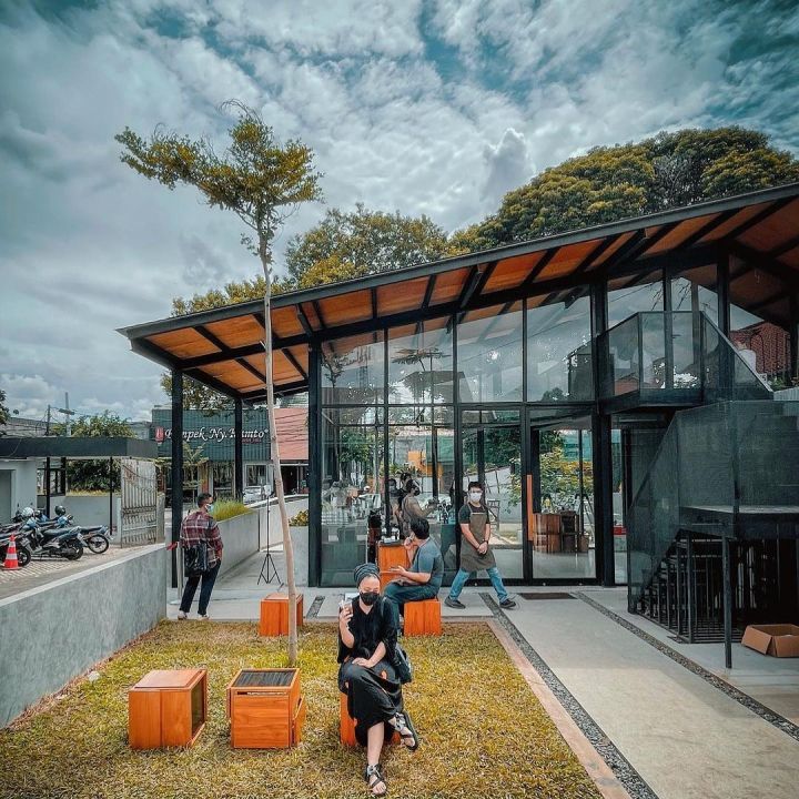 titik temu coffee cipete