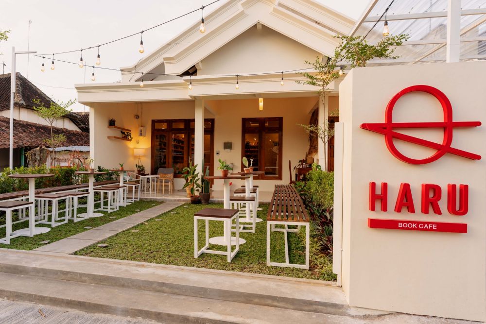 haru book cafe ponorogo