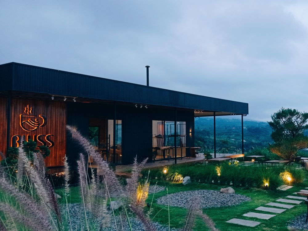 blyss cafe kota batu